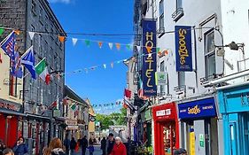 Snoozles Quay Street Tourist Hostel