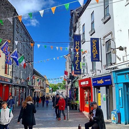 Snoozles Quay Street Tourist Hostel Galway Exterior foto