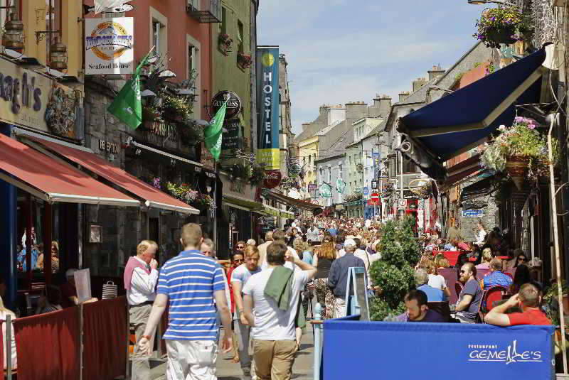 Snoozles Quay Street Tourist Hostel Galway Exterior foto
