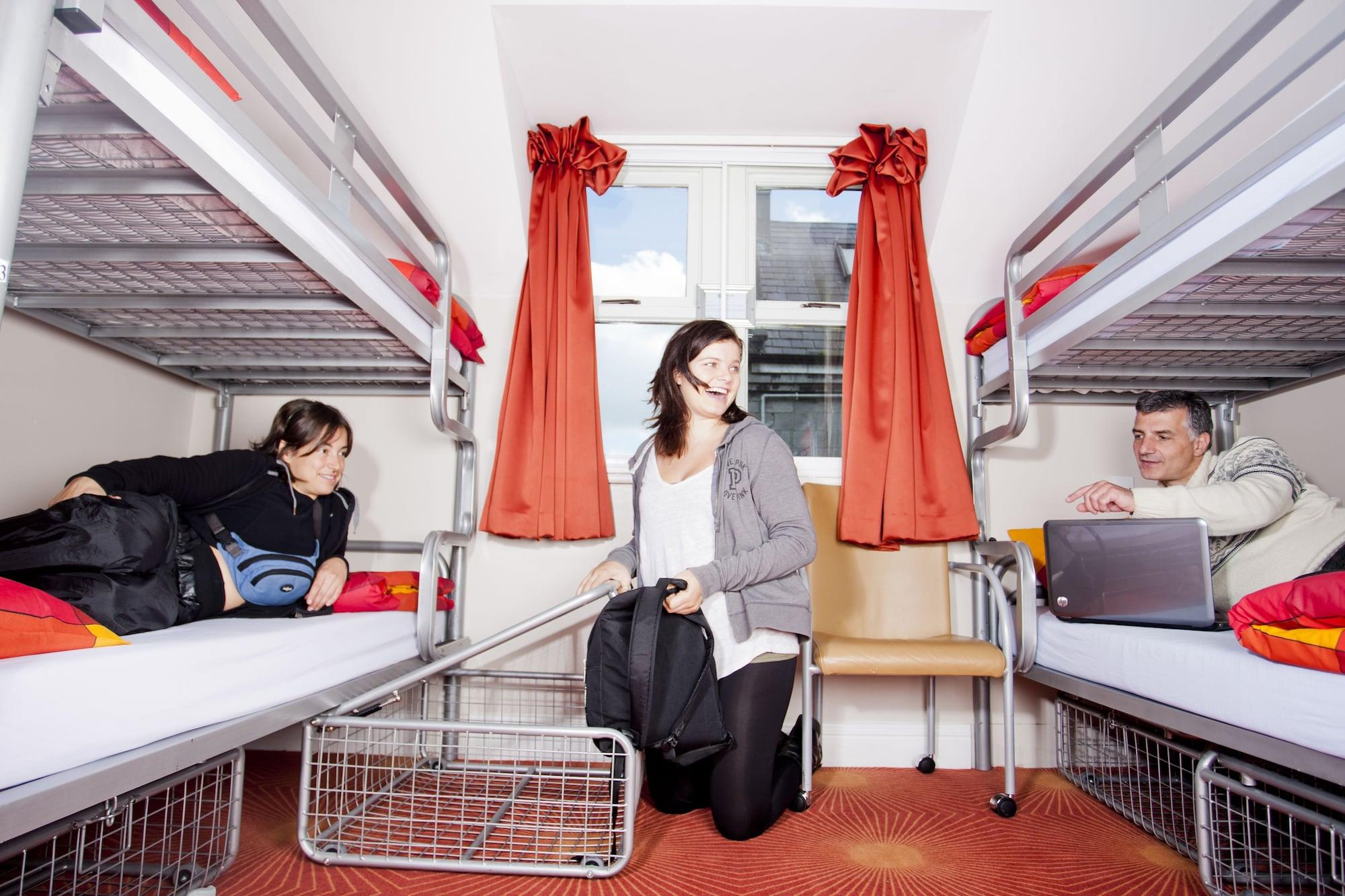 Snoozles Quay Street Tourist Hostel Galway Exterior foto