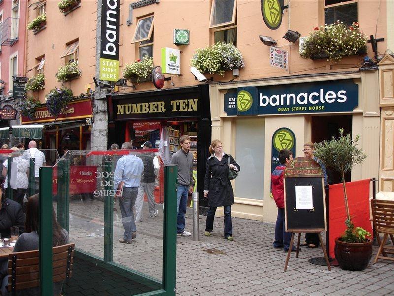 Snoozles Quay Street Tourist Hostel Galway Exterior foto