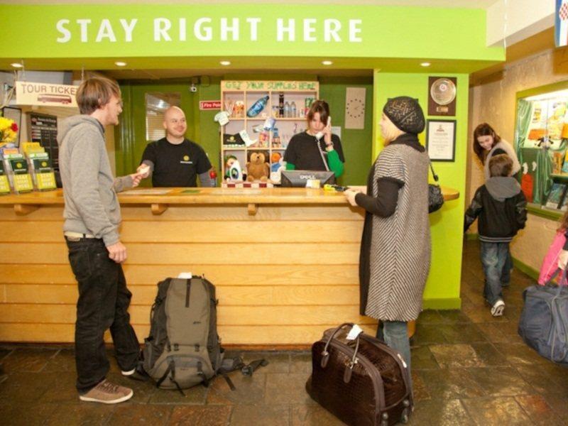 Snoozles Quay Street Tourist Hostel Galway Exterior foto