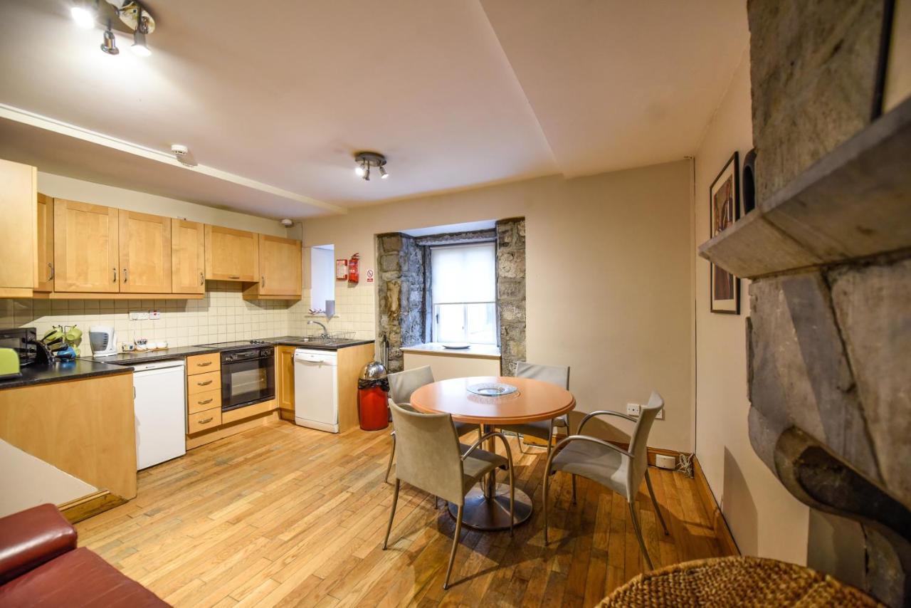 Snoozles Quay Street Tourist Hostel Galway Exterior foto